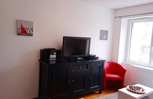 Pont-Aven House | House in the heart of town with courtyard and garage