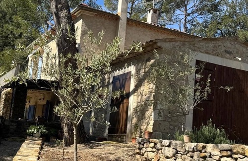 Pierrevert House | House in the Luberon, Provence, hiking, pool, views and privacy; near golf