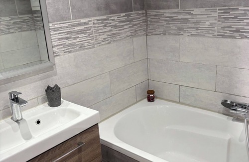Castanet-le-Haut House | House in the mountains close to hiking trails.