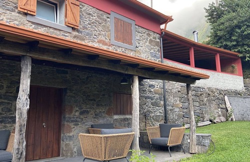 Sao Vicente House | House in the Mountains With Garden