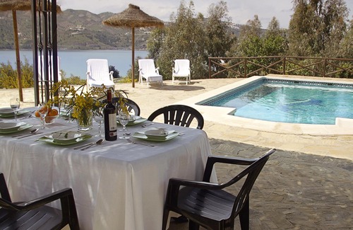 Vinuela Cottage | House in the Pantano de la Viñuela with unbeatable views over the reservoir