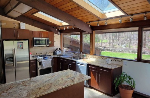 Carmel House | House in the woods at a stone’s throw from NYC