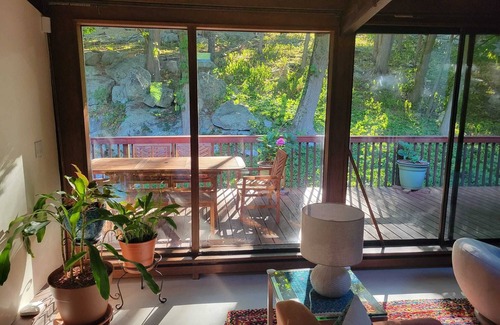 Carmel House | House in the woods at a stone’s throw from NYC