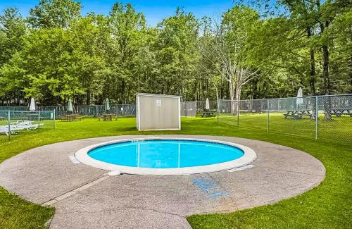 Tunkhannock Township House | House in the Woods