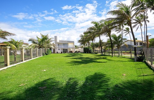 Vilas do Atlantico House | House in Vilas do Atlântico on the seafront with six air-conditioned suites