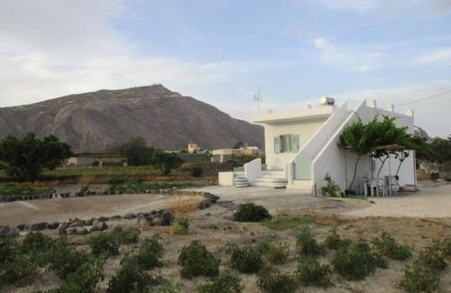 Agios Georgios House | House in vineyard
