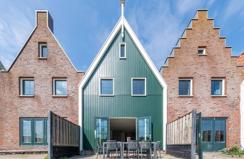 Volendam House | House in Volendam with Waterfront Views