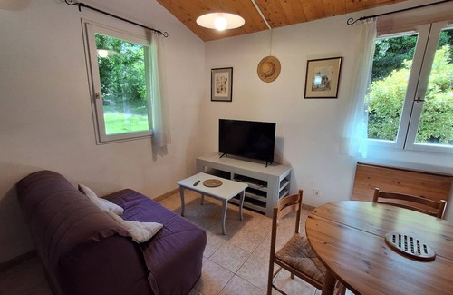 Le Poet-Laval House | House in wooded grounds