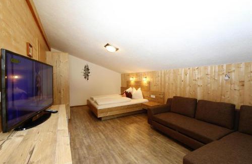 Rohrberg House | House in Zell am Ziller with Panoramic Views