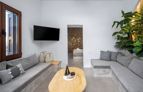 Symi Apartment | House is located on the 1st line in the port