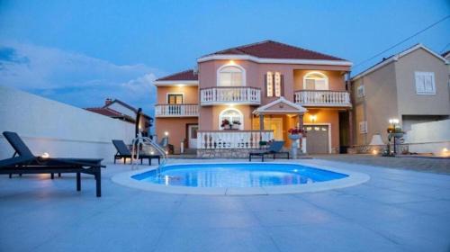 Zaton House | House Isabell