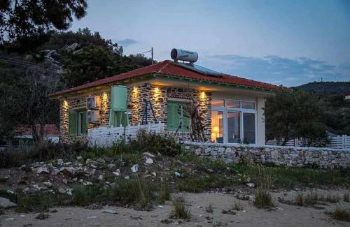 Pirgadikia House | House Kokkalas on the beach