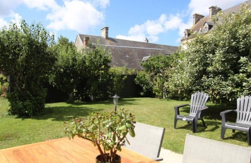 Sainte-Marie-du-Mont House | House located on the charming central square of the village of Sainte-Marie-du-Mont