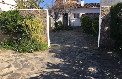 Empuriabrava Villa | House mooring in a quiet canal-side location (sleeps 4)