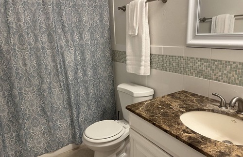 South Pinellas Community Council House | House near BEACH. 5min over in the bridge to beautiful Redington and Madeira Bch