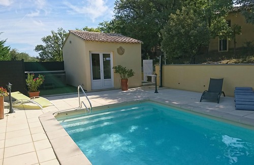 Cabrieres-d'Avignon House | House near L'Isle sur la Sorgue. Pets allowed.