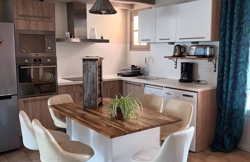 Molini House | House near PORTICCIO, 3 minutes from the beach, with mountain views, parking and small garden.