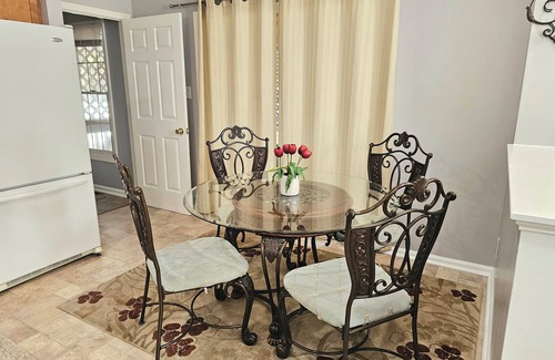 Morrisville House | House near RDU and RTP with modern bathrooms and first floor bedroom