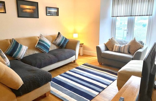 Looe House | House nr Beach with Superb View and access to Pool