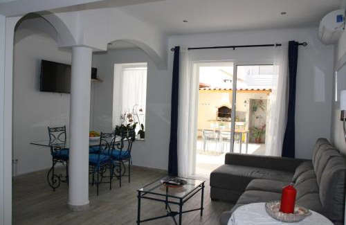 Vila Real Santo Antonio Apartment | House of Orchids with Pátio