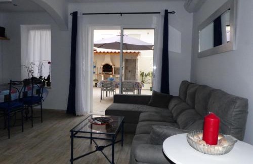 Vila Real Santo Antonio Apartment | House of Orchids with Pátio