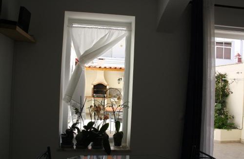 Vila Real Santo Antonio Apartment | House of Orchids with Pátio