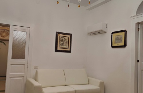 Roccalumera Apartment | HOUSE OF BEAUTIFUL TAORMINA, 10 min, Air-conditioned and beautiful sea at 250 mt. - 80sqm.
