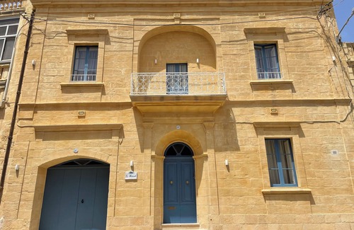 Nadur House | House of character with pool & jacuzzi for 5 persons, central yet quiet location