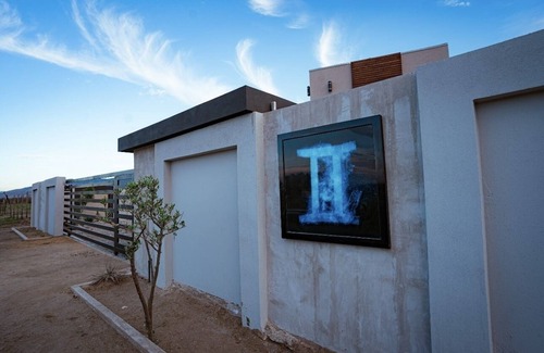 Ejido El Porvenir House | House of Gemini is a secluded property in the center of Valle de Guadalupe