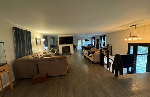 Kabletown House | House of Gunn: games, pets welcome