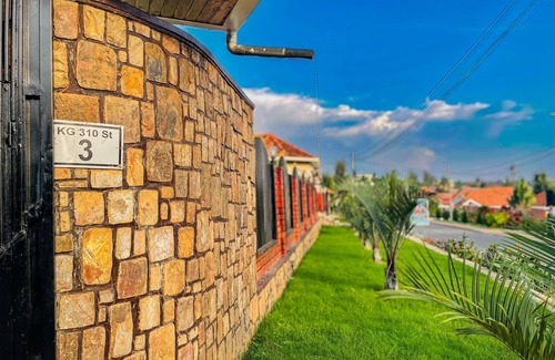 Kigali House | HOUSE OF MEMORIES: 4 bedrooms, 4 beds, 4 bathrooms. Ideal for your holidays