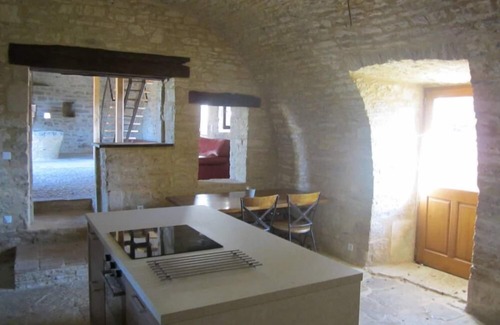 Montgesty House | House of Quercy stone bread oven and wine press of the 18th century