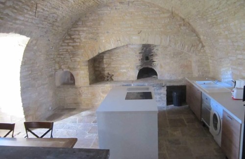 Montgesty House | House of Quercy stone bread oven and wine press of the 18th century