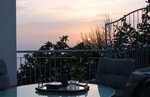 Paul do Mar House | House of the Lion | Family Retreat | Kid's Friendly | Incredible Views | Free WIFI