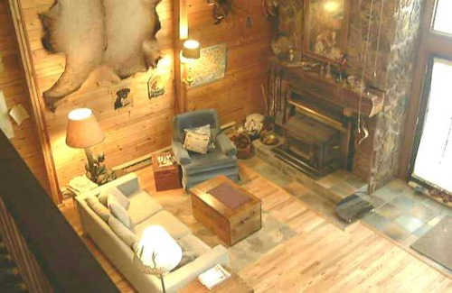 Blue River Ski Chalet | House on 1 Acre - 5 Minutes to Lifts!