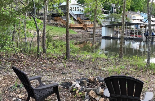 Linn Creek House | House on a quiet uncrowded cove