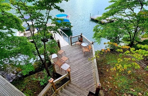 Santeetlah House | House On Blue Waters is a very special lake front property with amazing views