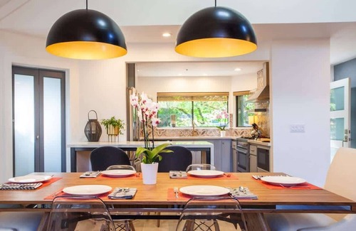 Sonoma House | House on Broadway at the Plaza!