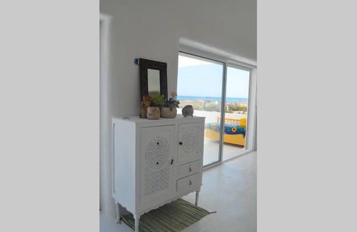 Dar Allouche Villa | House on one level in first position facing the sea