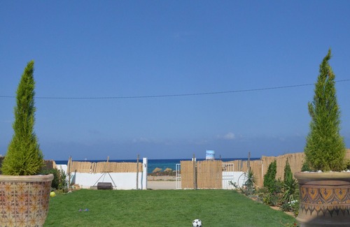 Dar Allouche Villa | House on one level in first position facing the sea