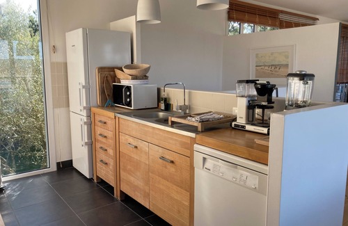 Barneville-Carteret Villa | House on the edge of the harbour. Quiet with sea and garden views!
