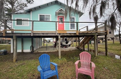 Shoreline Park House | House on the Bayou. Bring your boat and relax!