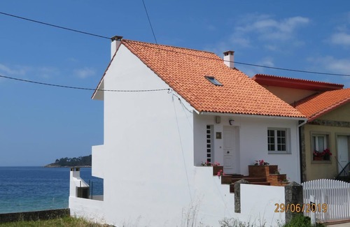 Uhia House | House on the beach Uhía Esteiro