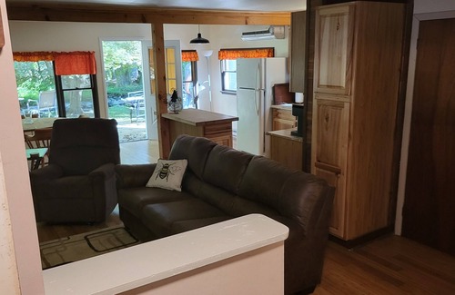 Dingmans Ferry House | House on the Dingmans Creek. Cozy, quiet and relaxing. Close to Child's park.