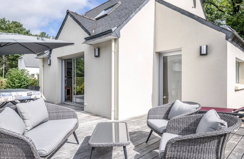 Arradon House | House on the edge of the woods, close to beaches and Gulf islands