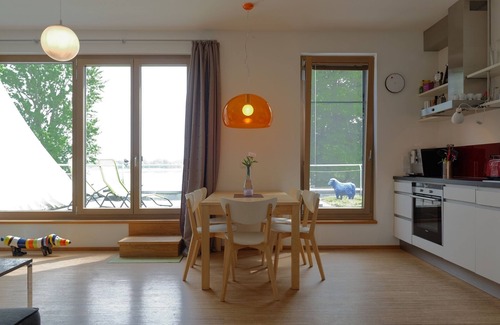 Werder Apartment | House on the Havelbogen directly on the water with canoe and jetty, terrace apartment*