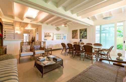 Sao Sebastiao House | House on the sand in a unique condominium, total privacy - Camburizinho