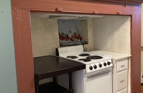 Ono House | House on Town Square-experience an early 1800s house and all of its charm!