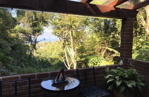 Valle de Bravo House | House overlooking the lake, jacuzzi and stream