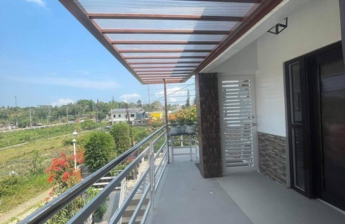 Mendez Crossing West House | House & Swimming Pool on a Hill